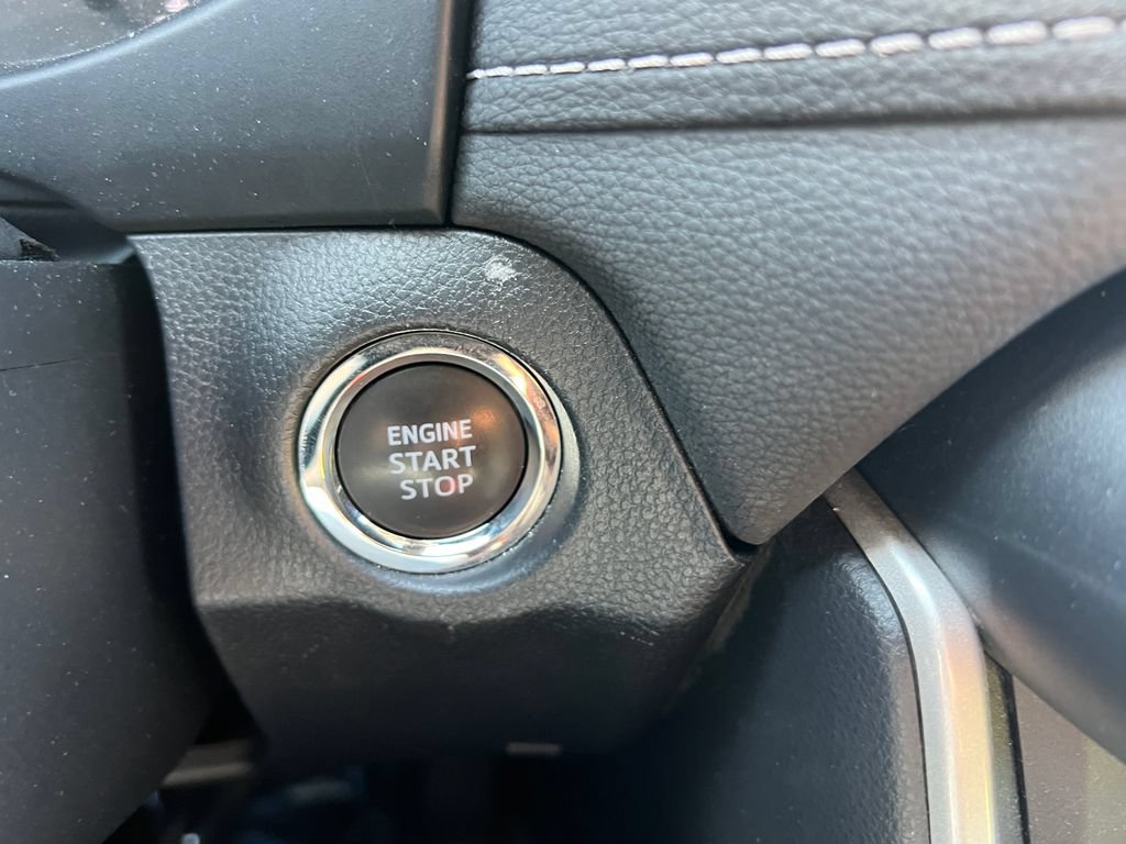 Used 2025 Toyota RAV4 XLE FWD image 31