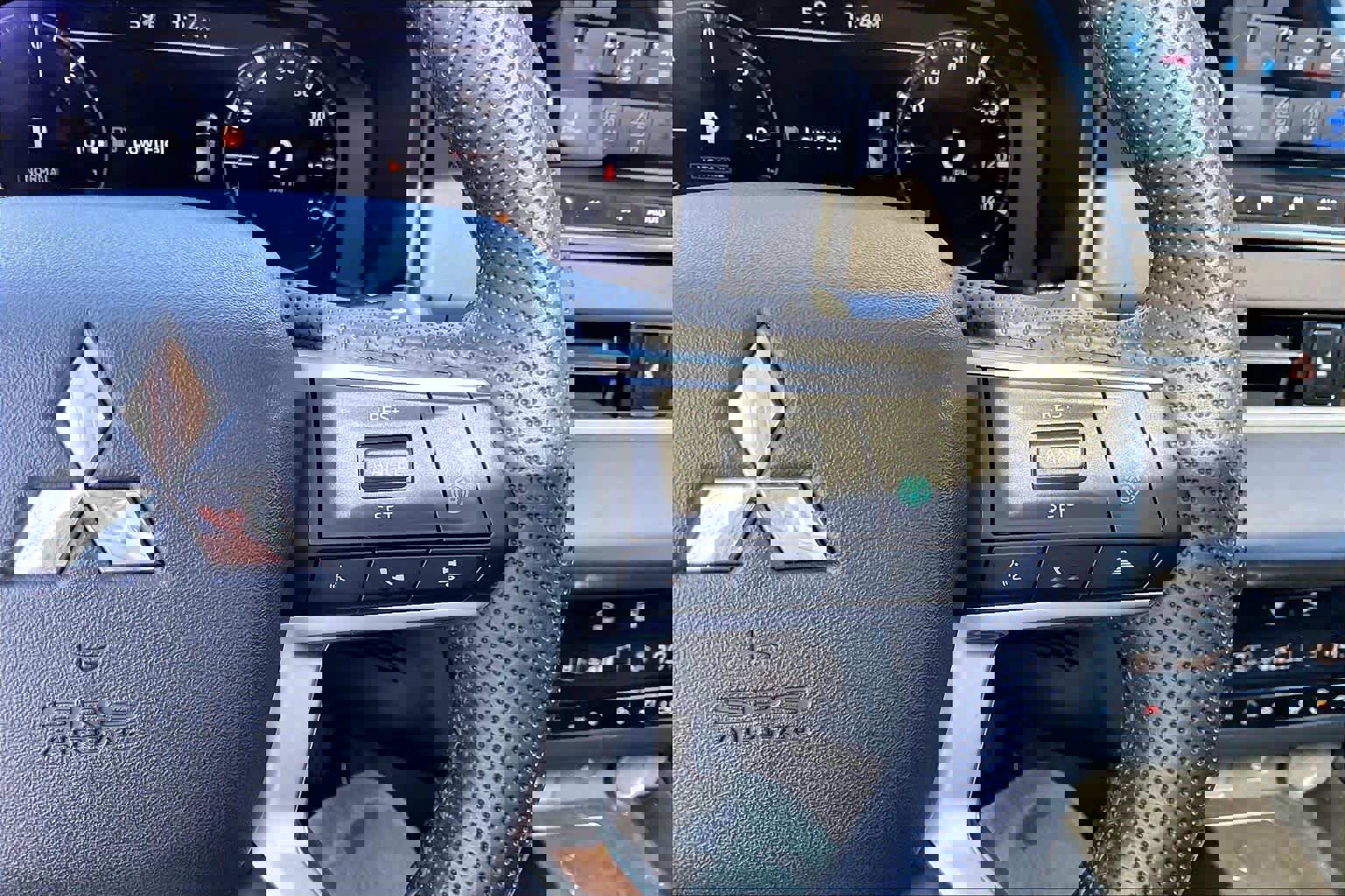 Used 2023 Mitsubishi Outlander SEL image 45