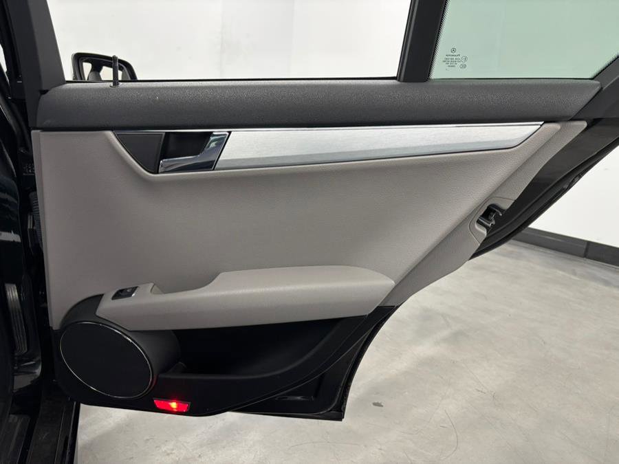 Used 2008 Mercedes-Benz C 300 Sport image 29