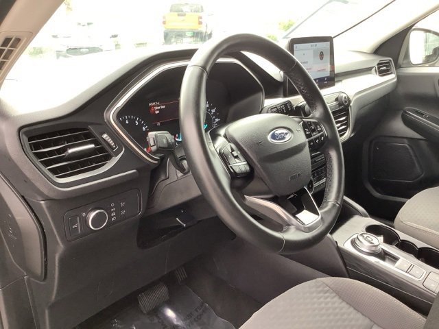Used 2022 Ford Escape SE w/ SE Sport Appearance Package image 17