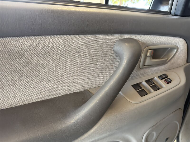 Used 2004 Toyota Sequoia SR5 RWD image 17