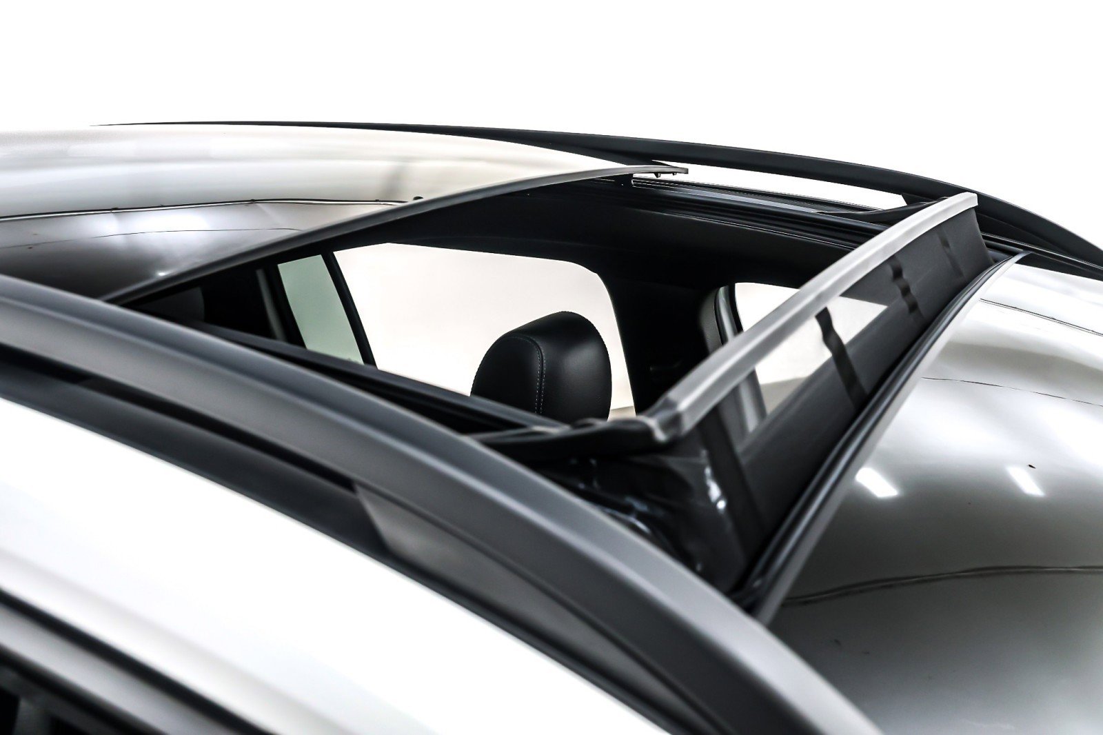 Used 2025 Mercedes-Benz GLB 35 AMG 4MATIC image 23