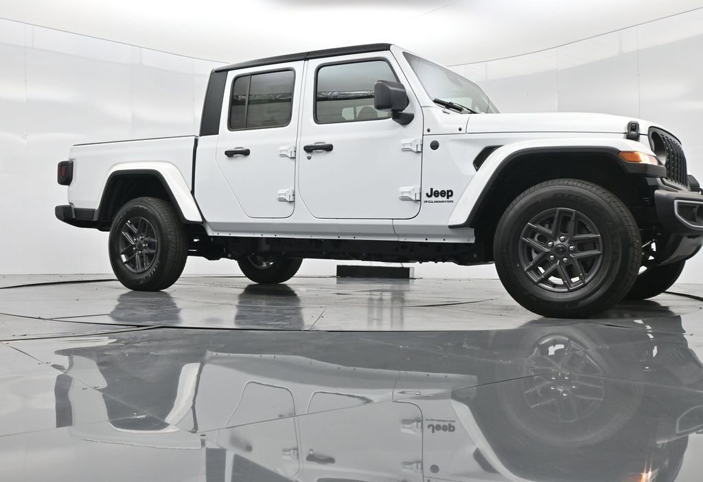 New 2025 Jeep Gladiator Sport image 40