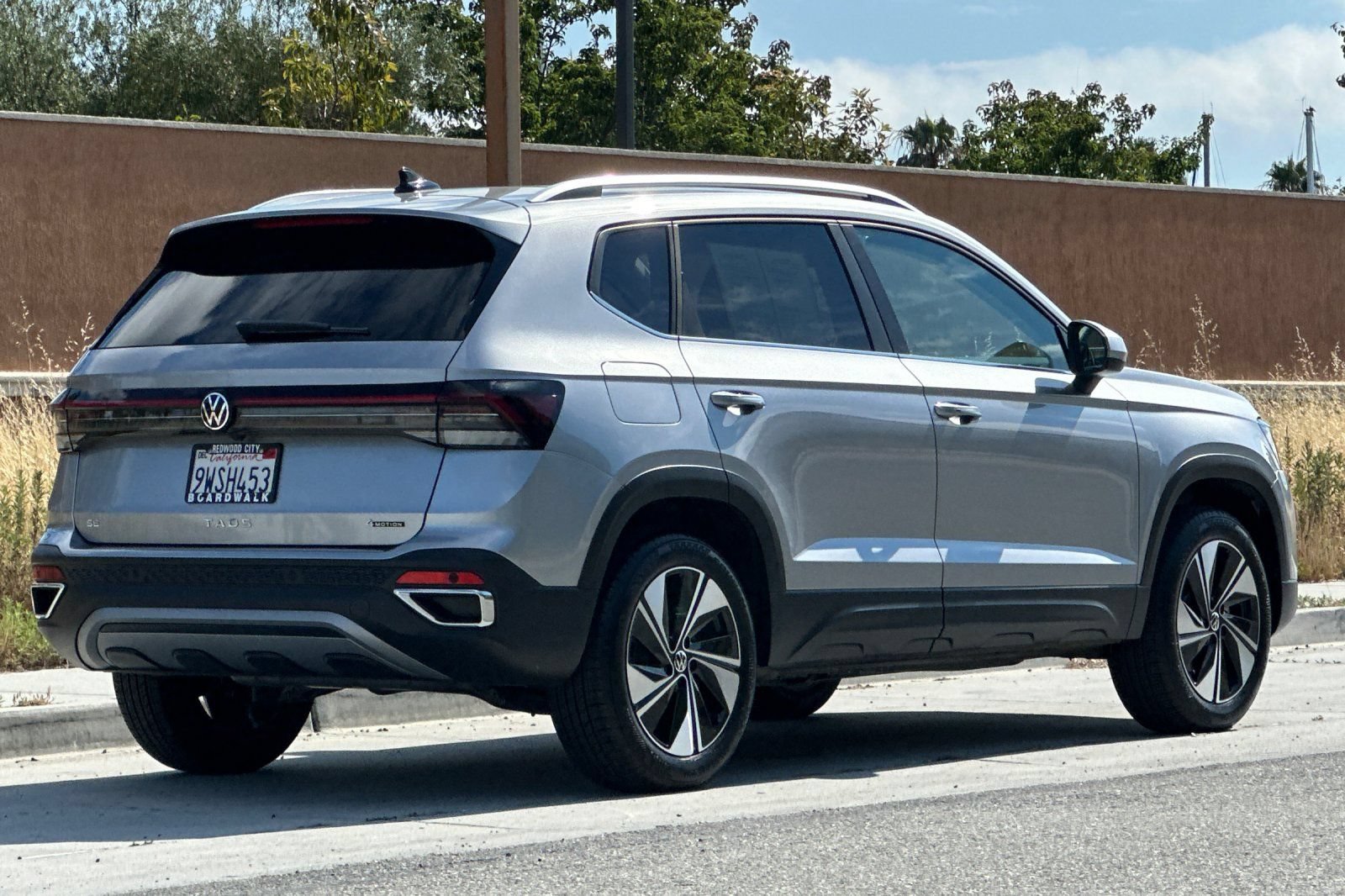Certified 2026 Volkswagen Taos SE w/ Panoramic Sunroof Package AWD/4WD image 4