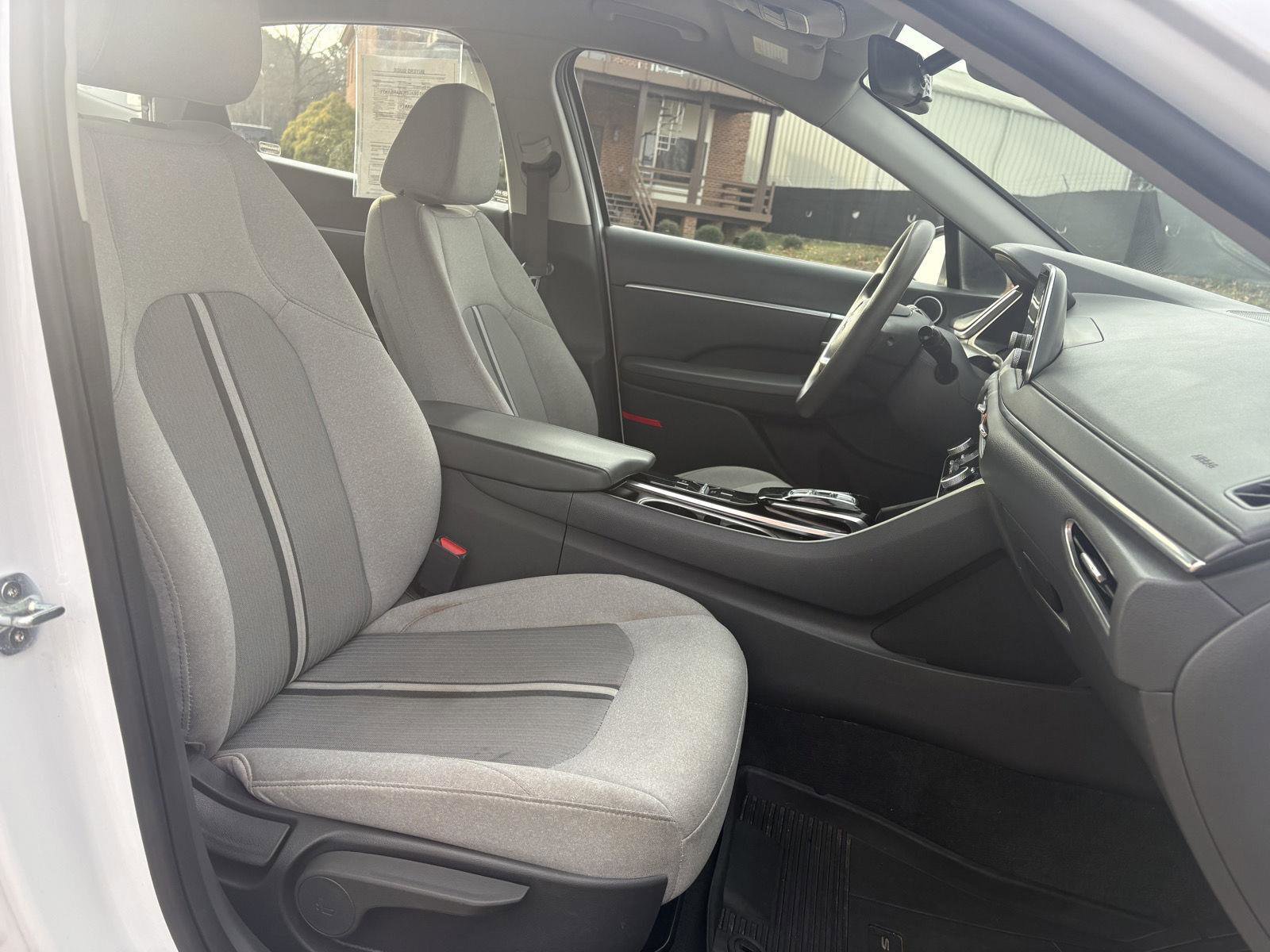 Used 2021 Hyundai Sonata SEL w/ Winter Weather Package image 17