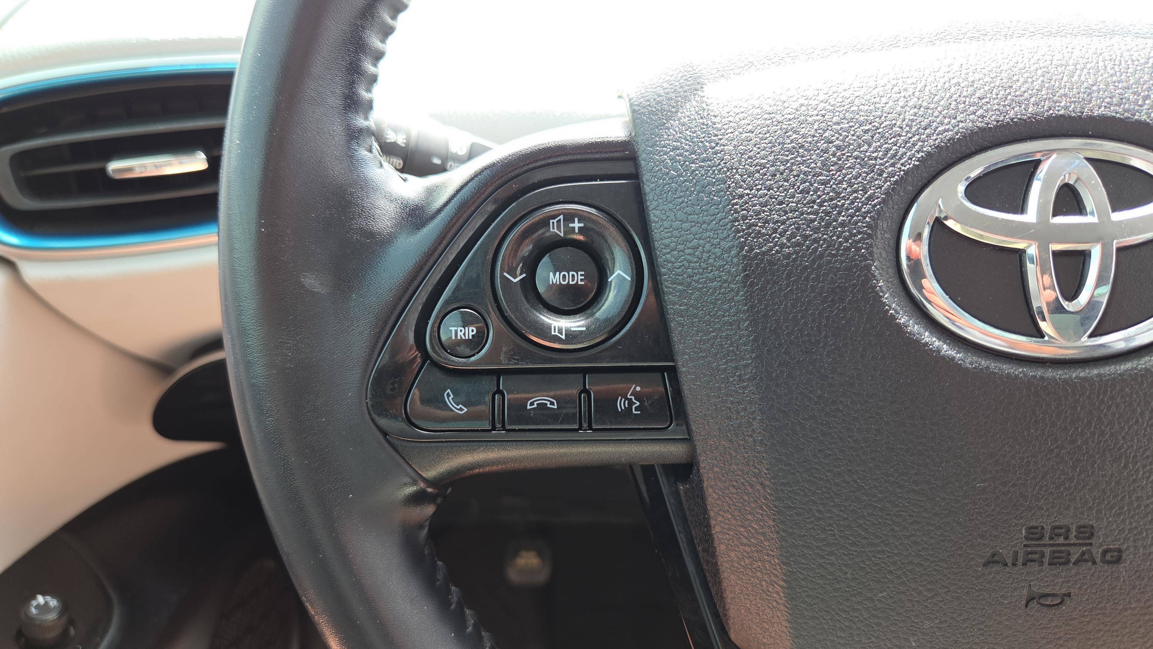 Used 2022 Toyota Prius XLE FWD image 25