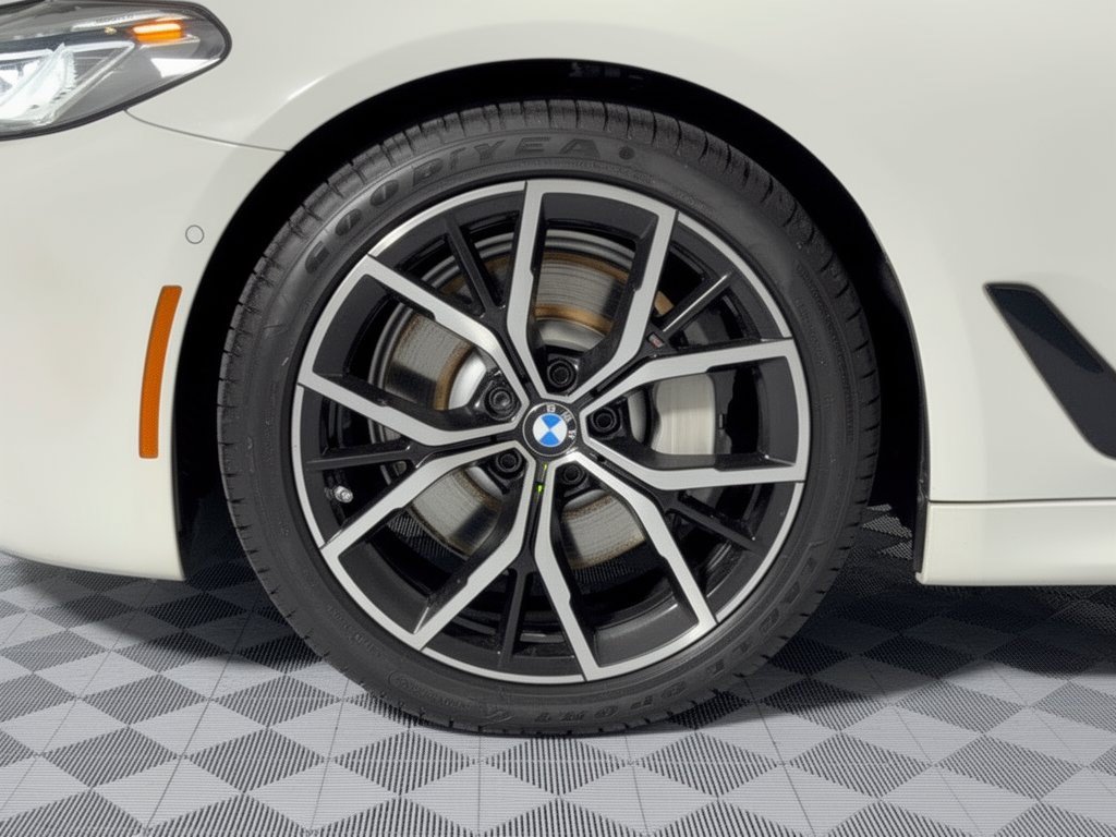 Used 2021 BMW 530i w/ M Sport Package RWD image 13