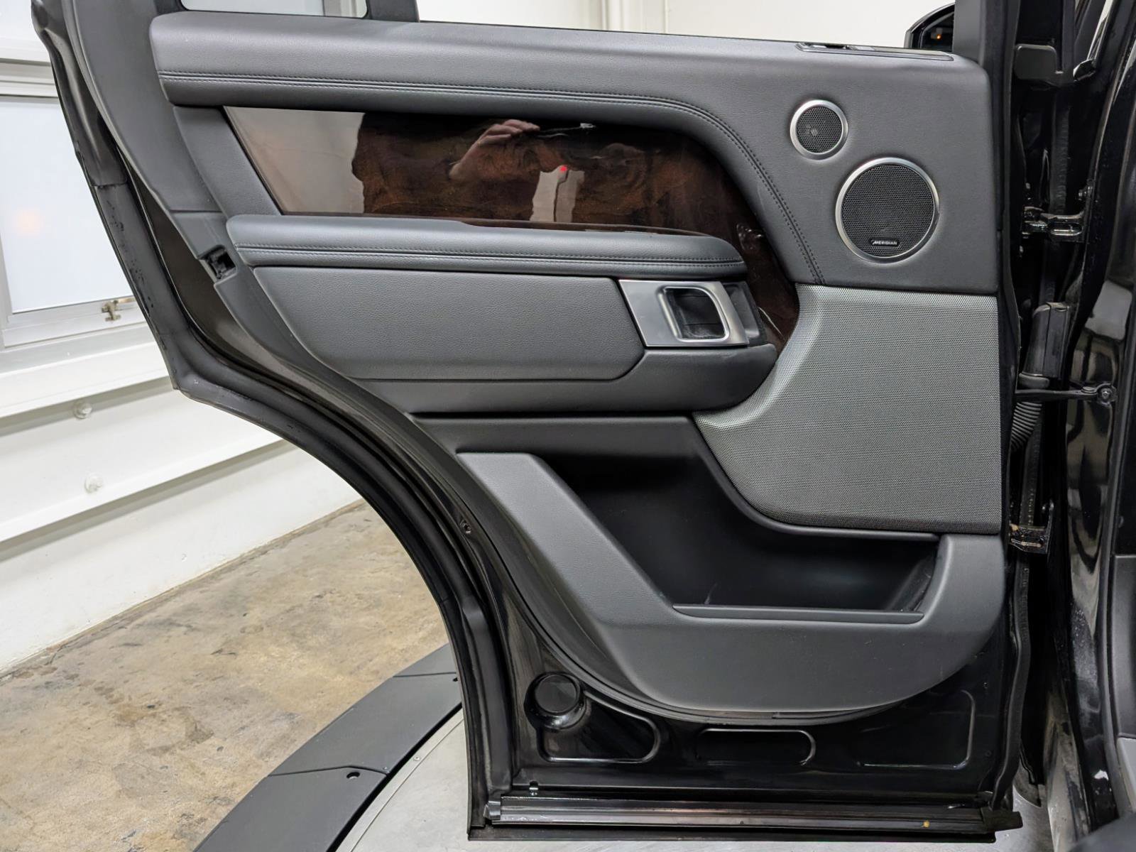 Used 2020 Land Rover Range Rover image 16