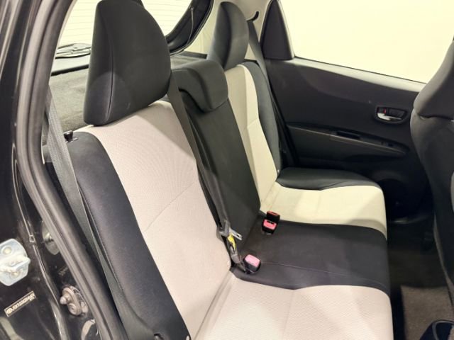 Used 2013 Toyota Yaris LE image 21