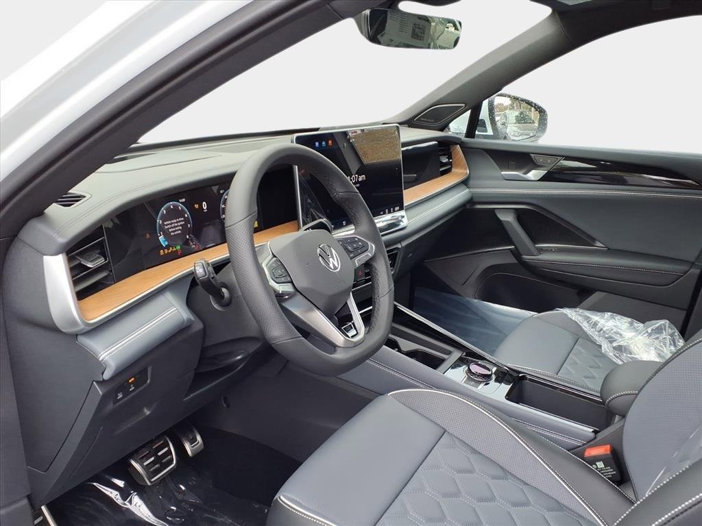 New 2026 Volkswagen Tiguan SEL R-Line image 10