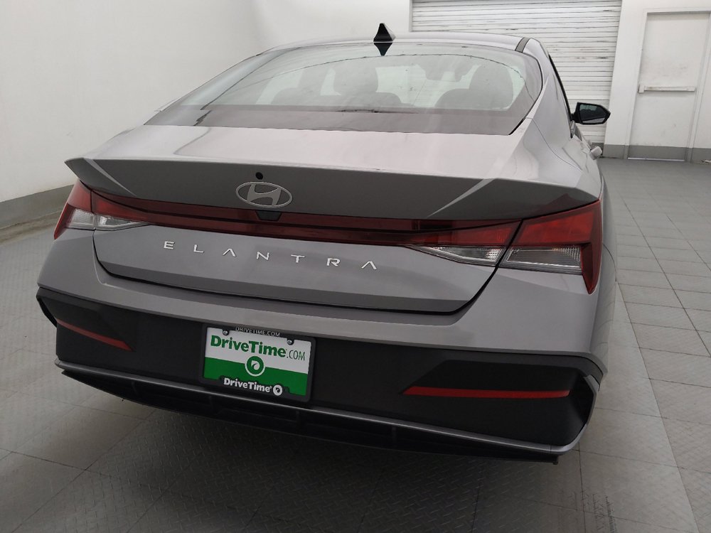 Used 2025 Hyundai Elantra SE FWD image 7