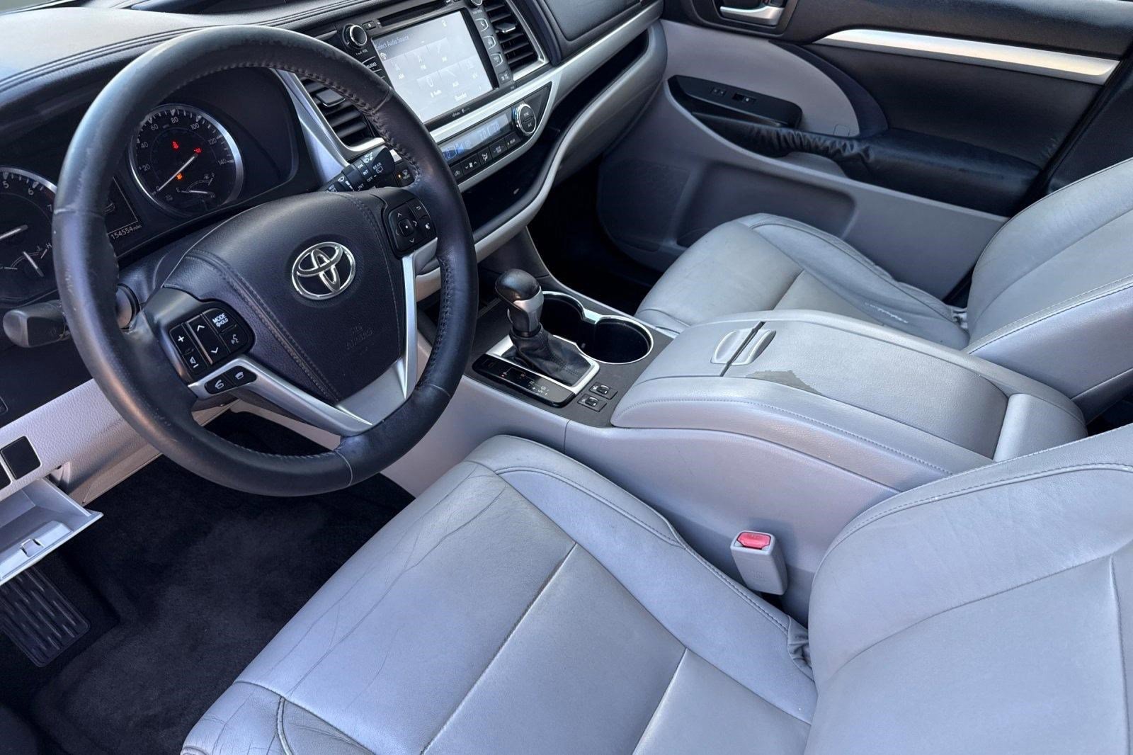 Used 2015 Toyota Highlander XLE image 4