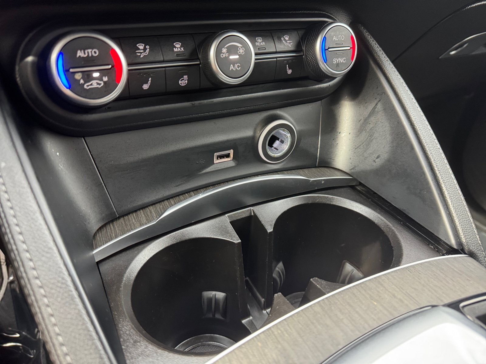 Used 2023 Alfa Romeo Stelvio Ti w/ Active Assist Plus Package AWD/4WD image 22