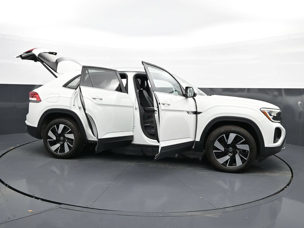 Used 2025 Volkswagen Atlas Cross Sport SE FWD image 45