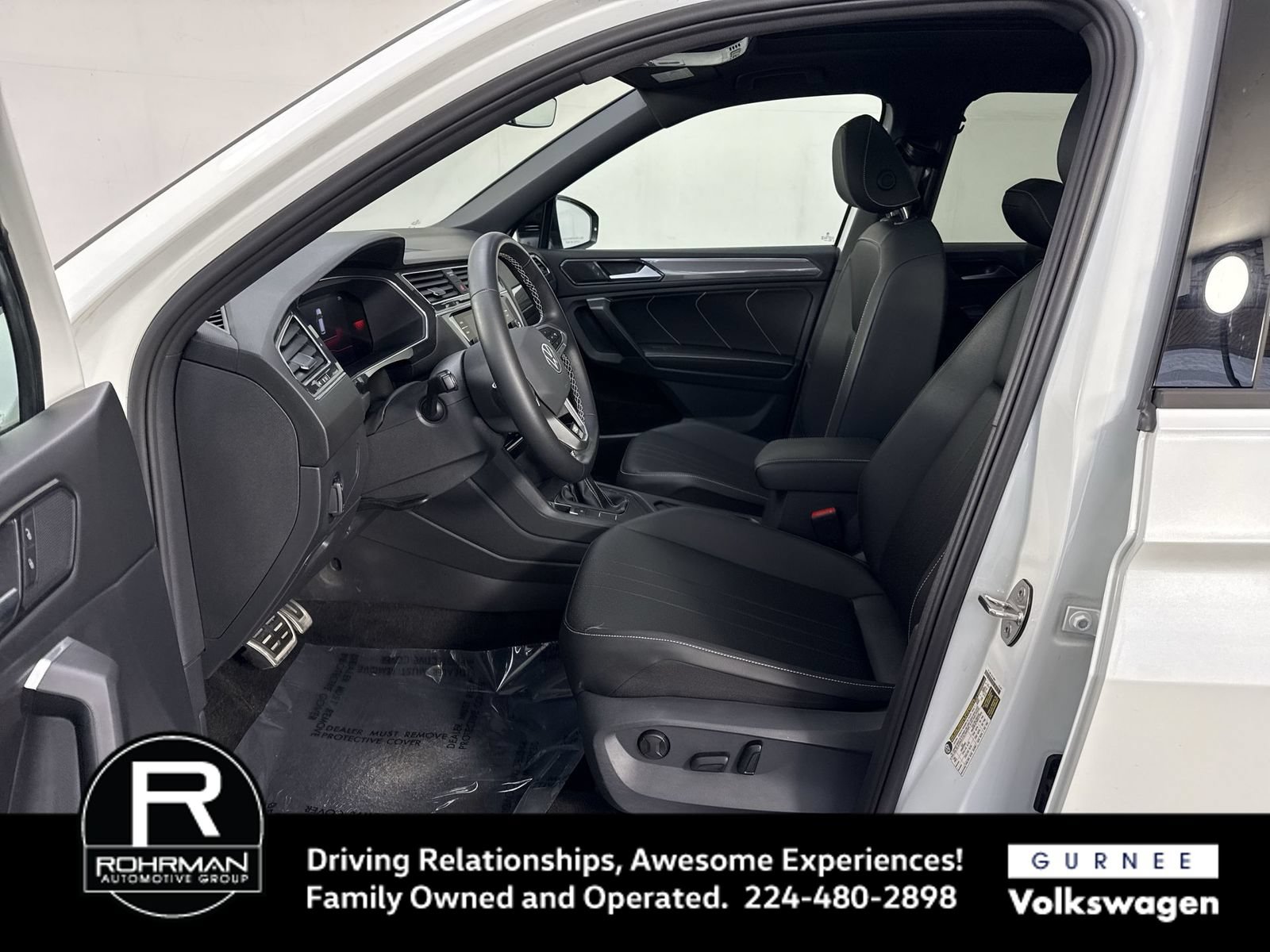 Used 2023 Volkswagen Tiguan SE R-Line FWD image 4