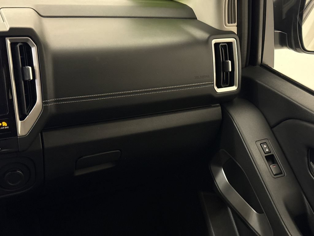 Used 2025 Nissan Frontier SV RWD image 15
