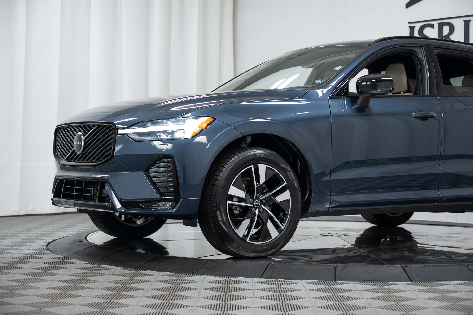 New 2027 Volvo XC60 B5 Core AWD/4WD image 25