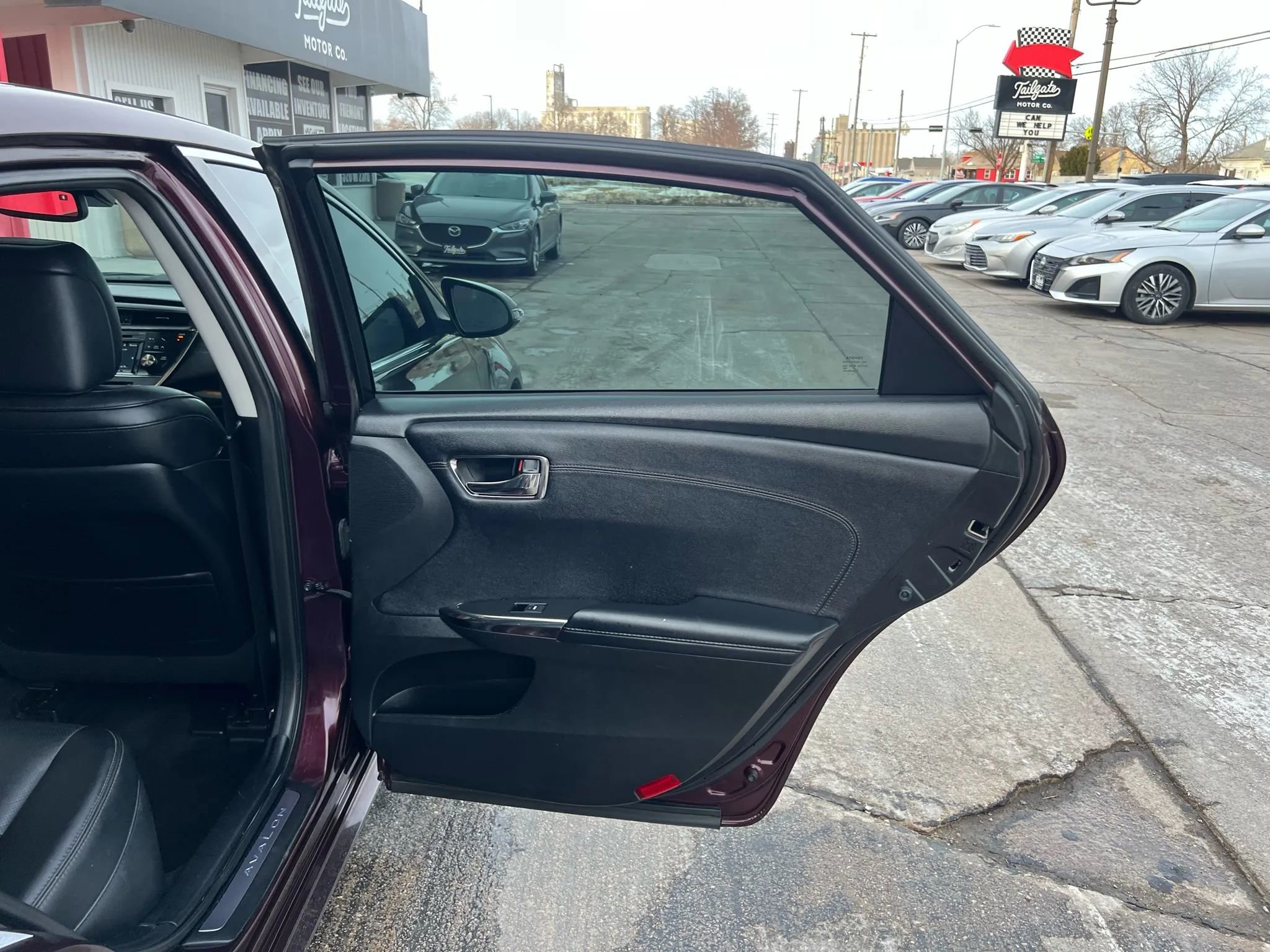 Used 2018 Toyota Avalon Limited image 15