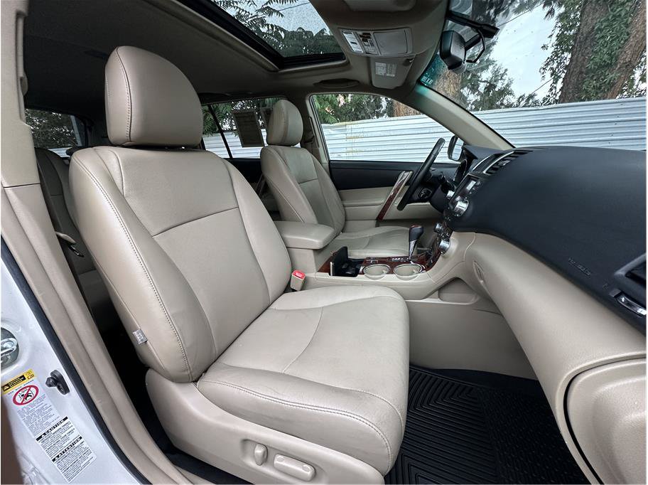 Used 2011 Toyota Highlander Limited w/ Tow Pkg AWD/4WD image 15