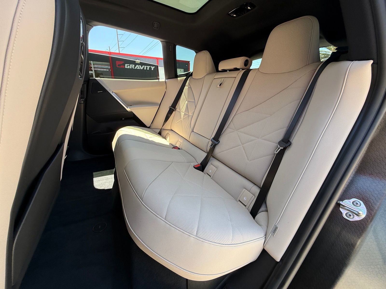 Used 2024 BMW iX xDrive50 w/ Premium Package image 12