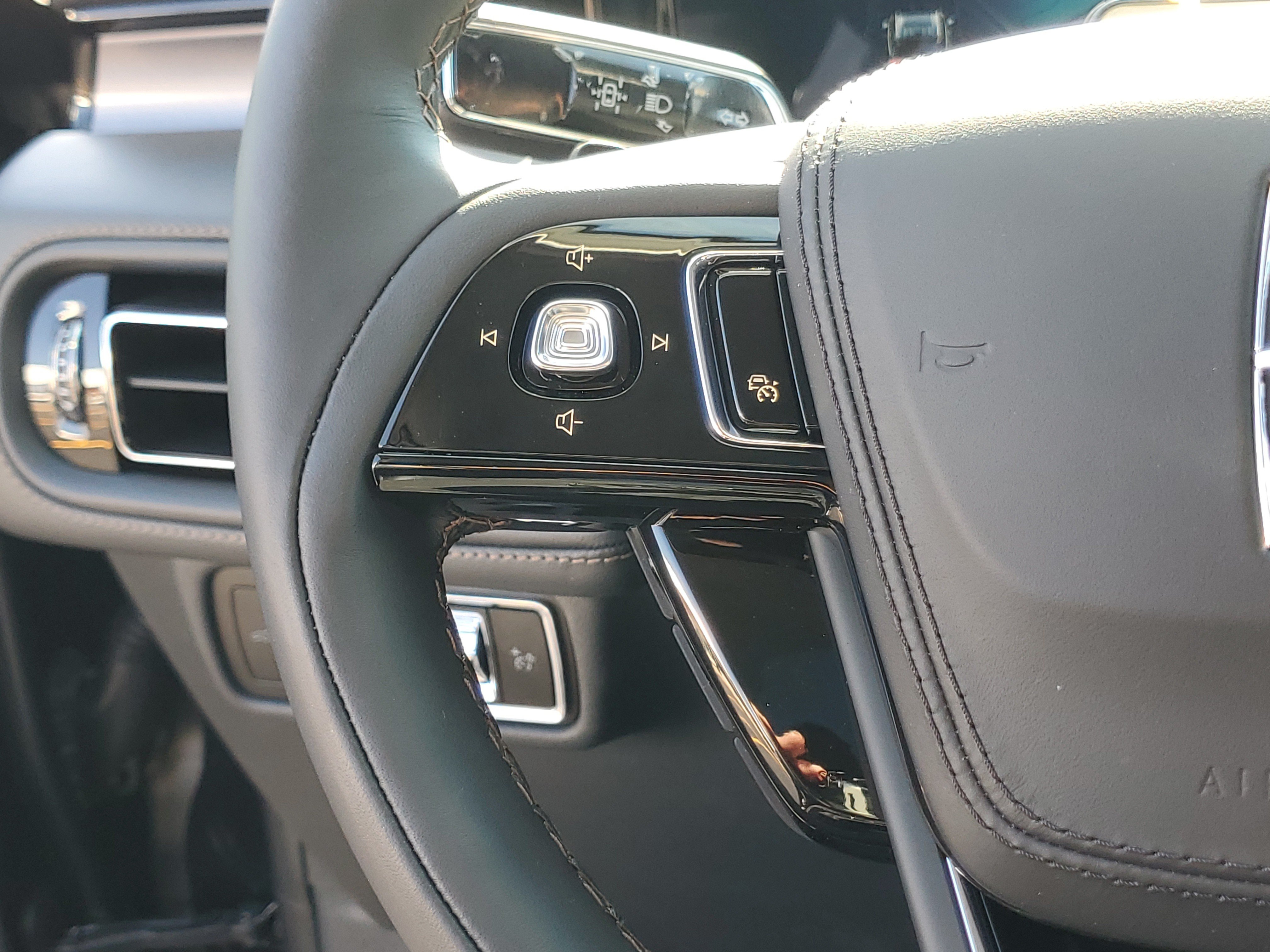 New 2027 Lincoln Aviator AWD image 16