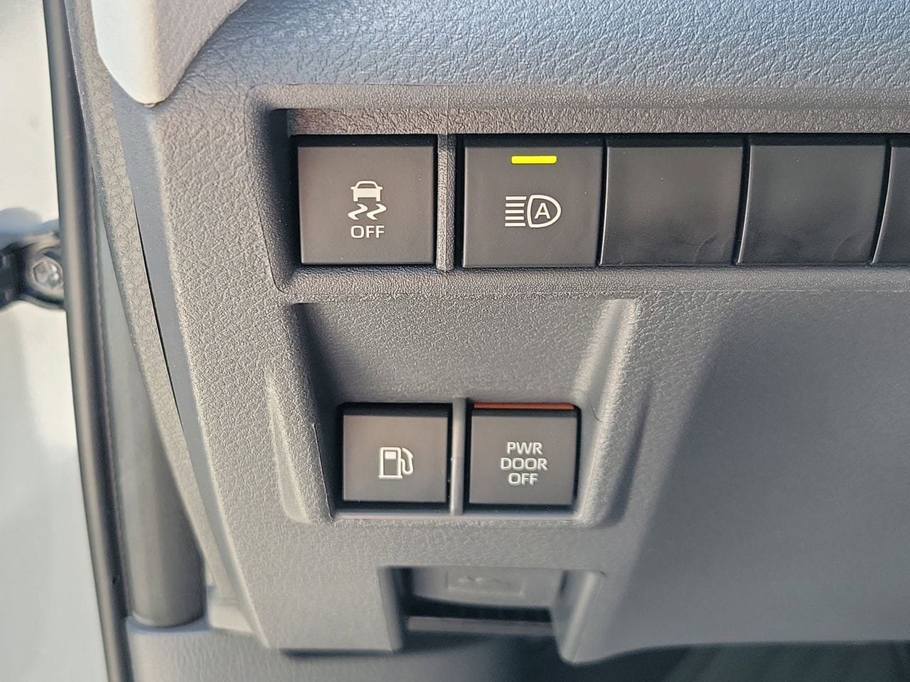 Used 2023 Toyota Sienna XSE FWD image 32