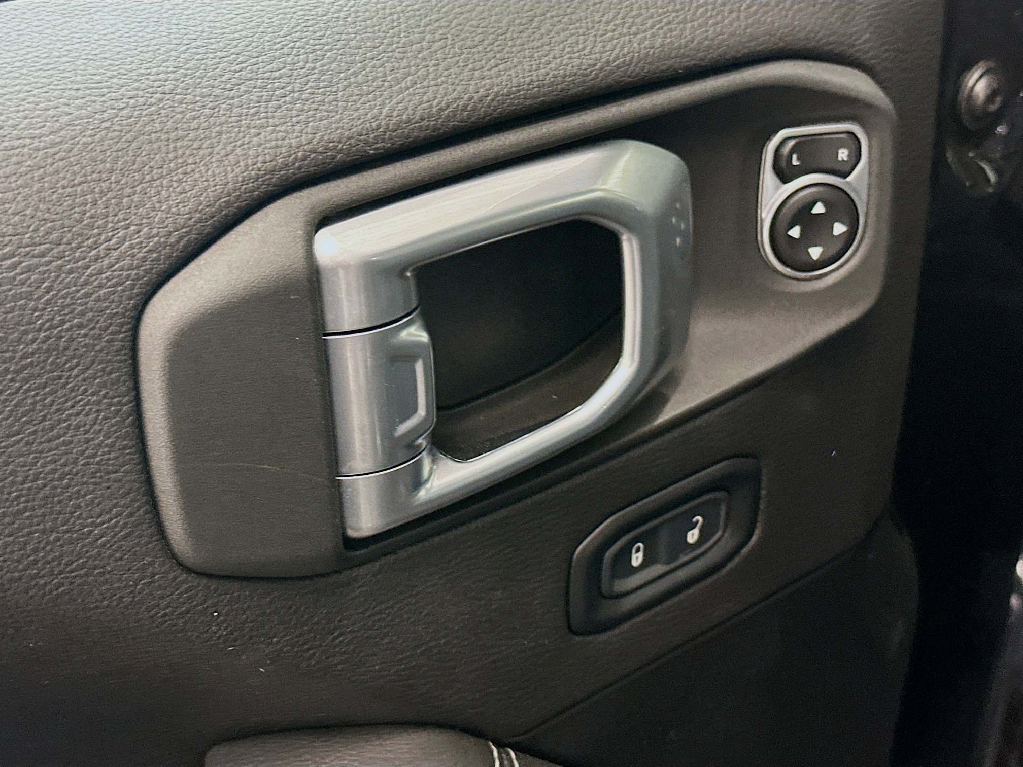 Used 2023 Jeep Wrangler Sahara image 15
