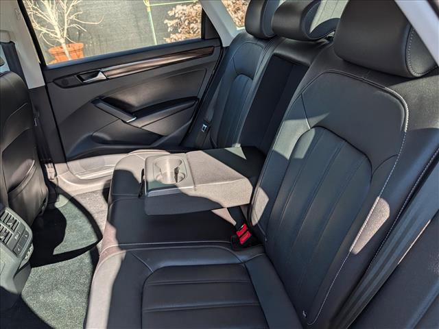 Used 2020 Volkswagen Passat 2.0T SEL image 23