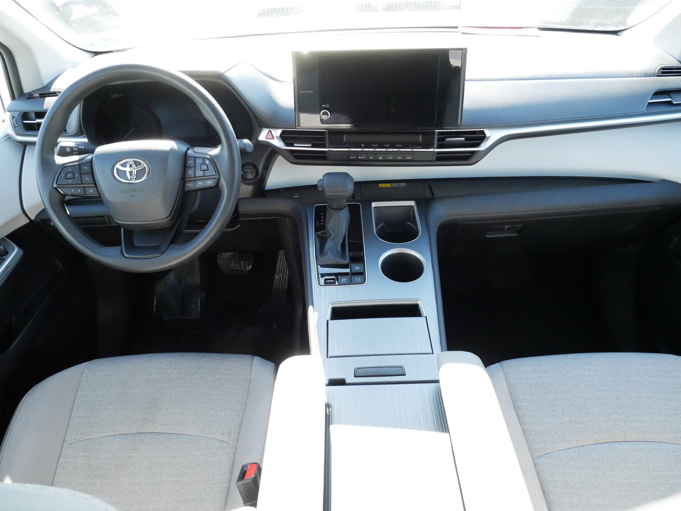 Certified 2025 Toyota Sienna LE image 10