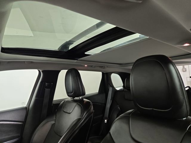 Used 2019 Jeep Cherokee Latitude Plus w/ Comfort/Convenience Group image 31