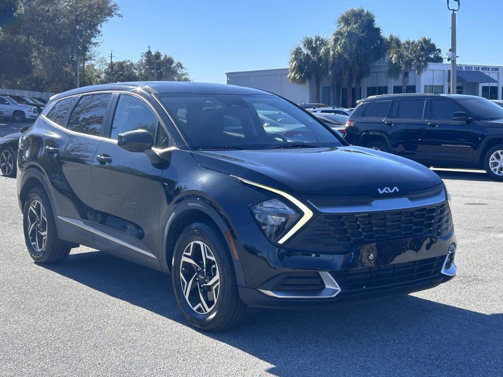 Certified 2023 Kia Sportage LX image 2