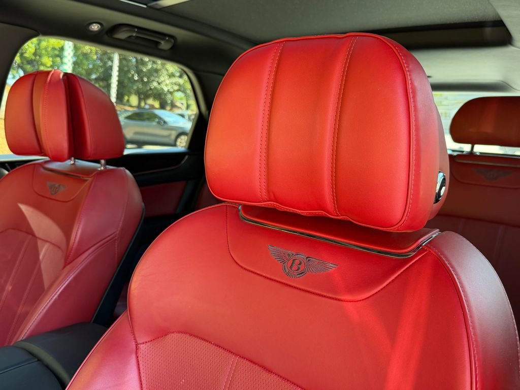 Used 2019 Bentley Bentayga AWD/4WD image 30