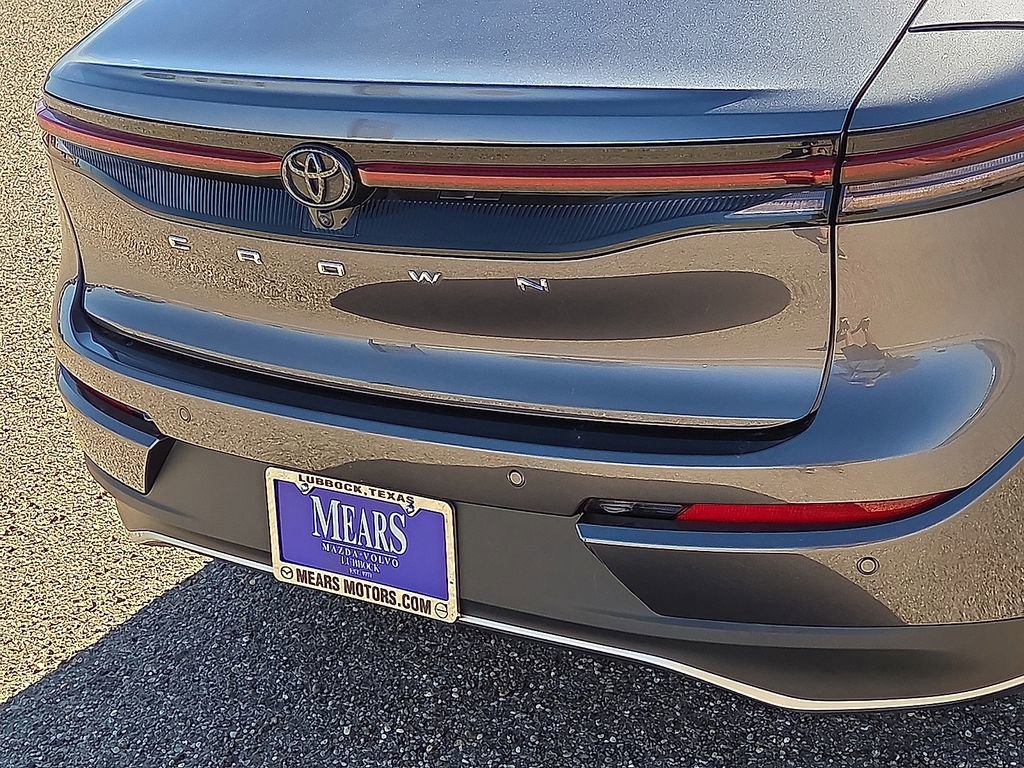 Used 2023 Toyota Crown Limited image 16