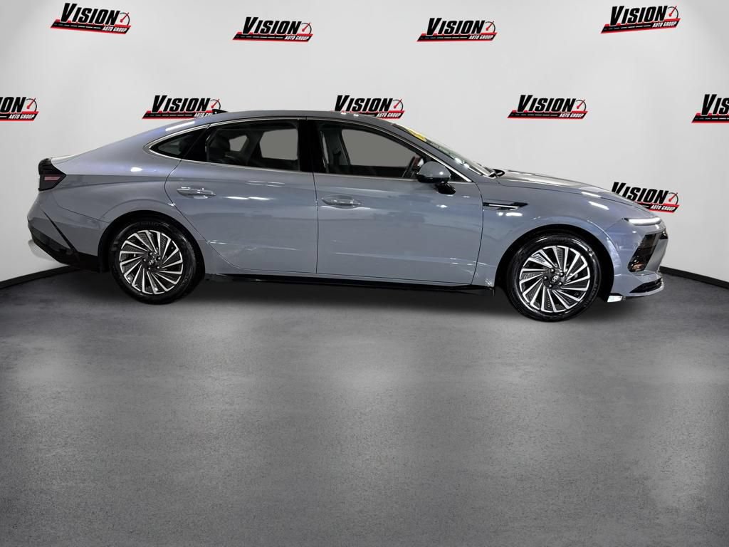 Used 2025 Hyundai Sonata SEL FWD image 4
