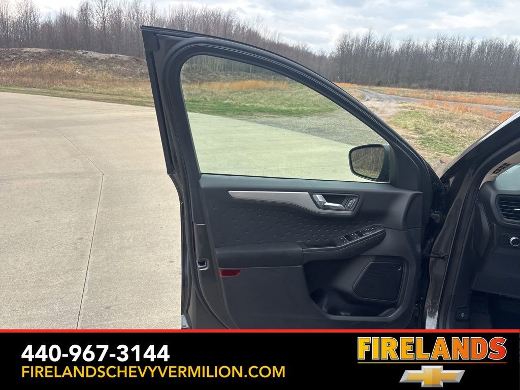 Used 2020 Ford Escape SE image 13