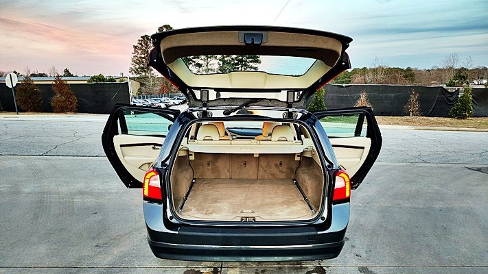 Used 2010 Volvo V70 image 21