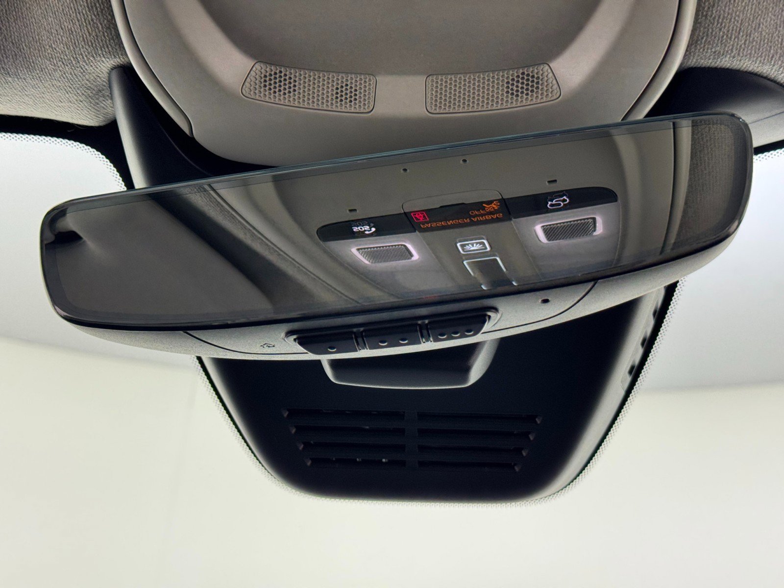 Used 2024 Volvo XC40 B5 Ultimate w/ Protection Package Premier image 35