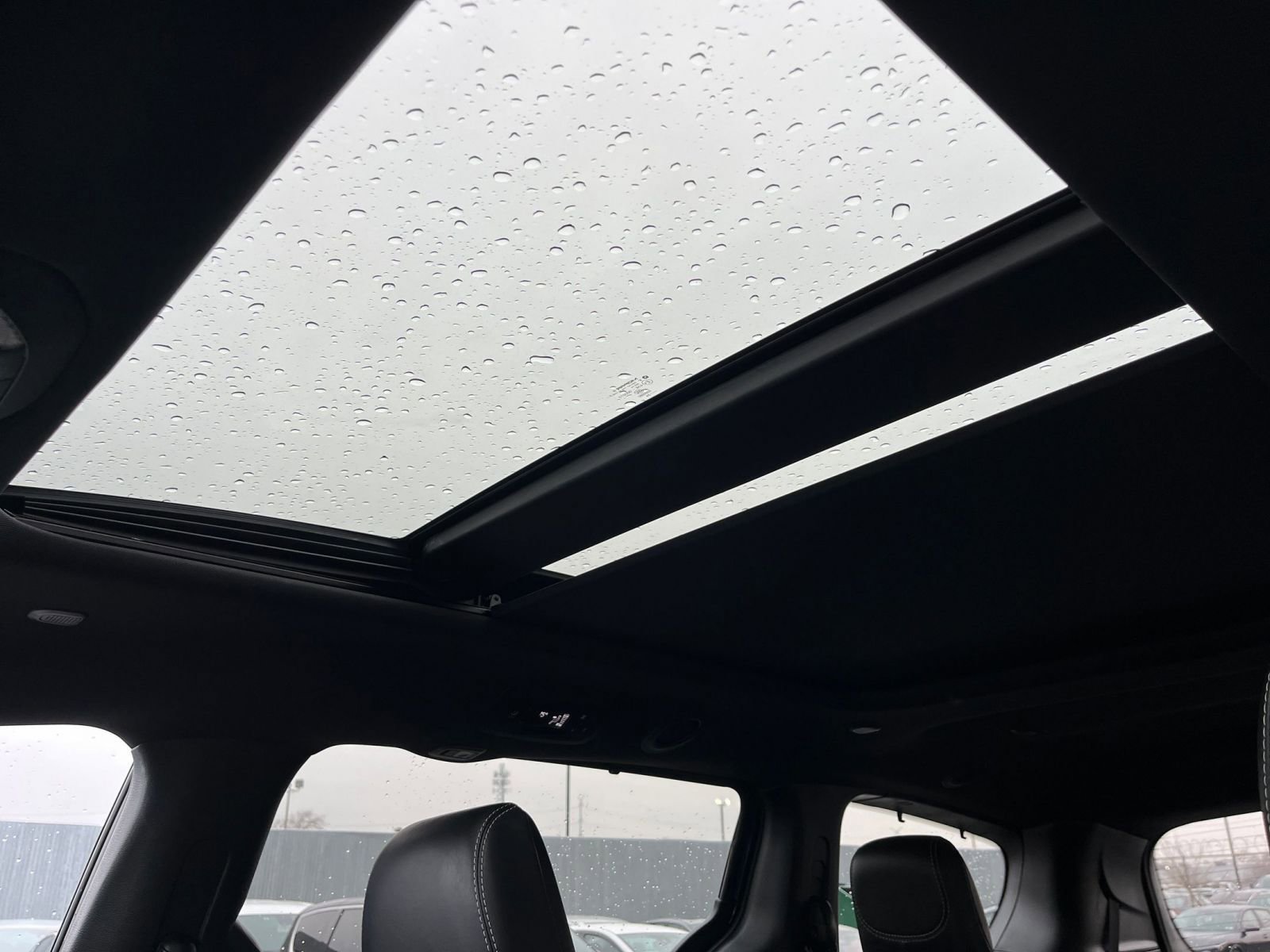 Used 2025 Chrysler Pacifica Limited image 31