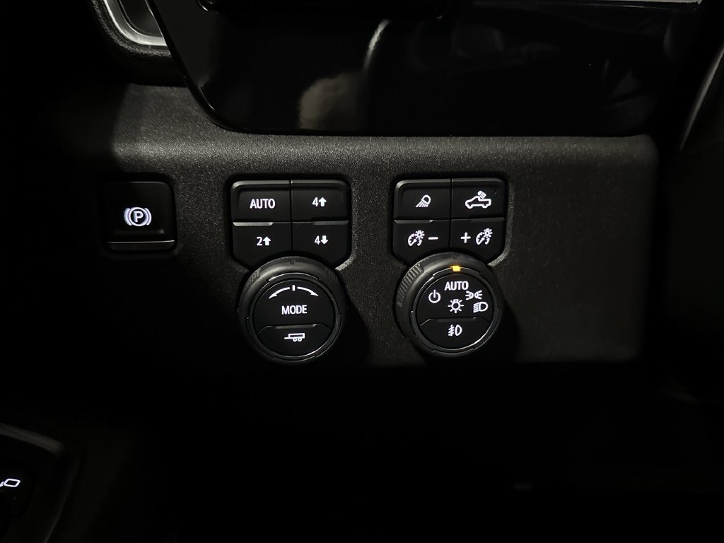 Used 2023 Chevrolet Silverado 1500 LTZ w/ LTZ Convenience Package II AWD/4WD image 18