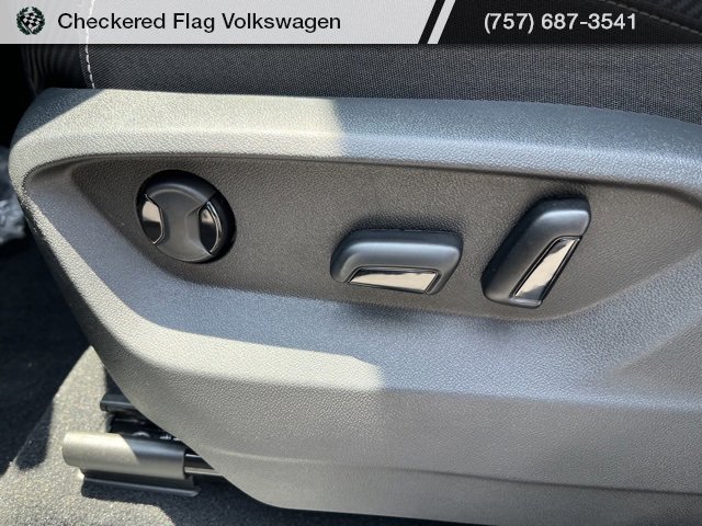 New 2025 Volkswagen Atlas Cross Sport SE image 31