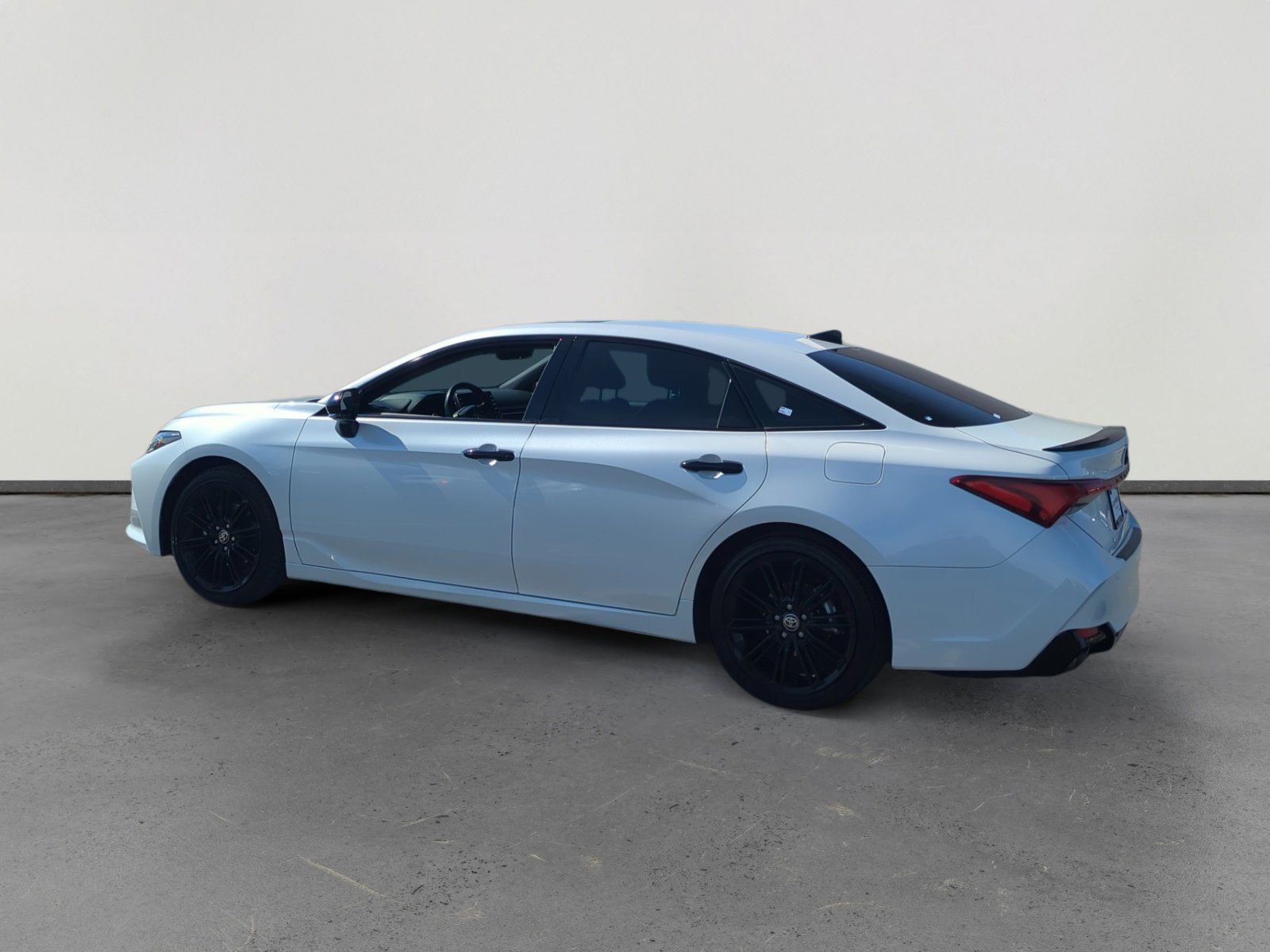 Used 2021 Toyota Avalon XSE image 3