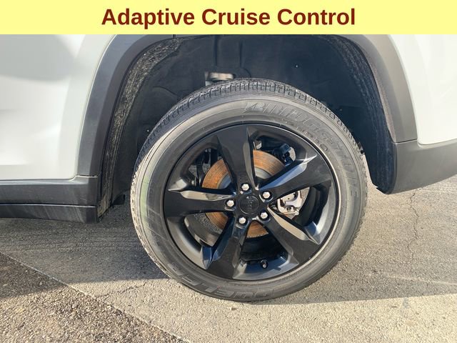 Used 2023 Jeep Grand Cherokee Altitude image 9