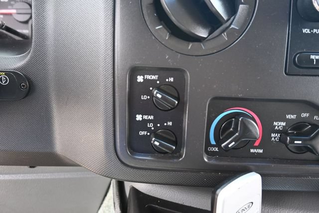 Used 2009 Ford E-150 and Econoline 150 Wagon RWD image 19