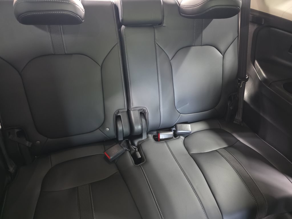 Used 2023 Honda Pilot Touring image 12