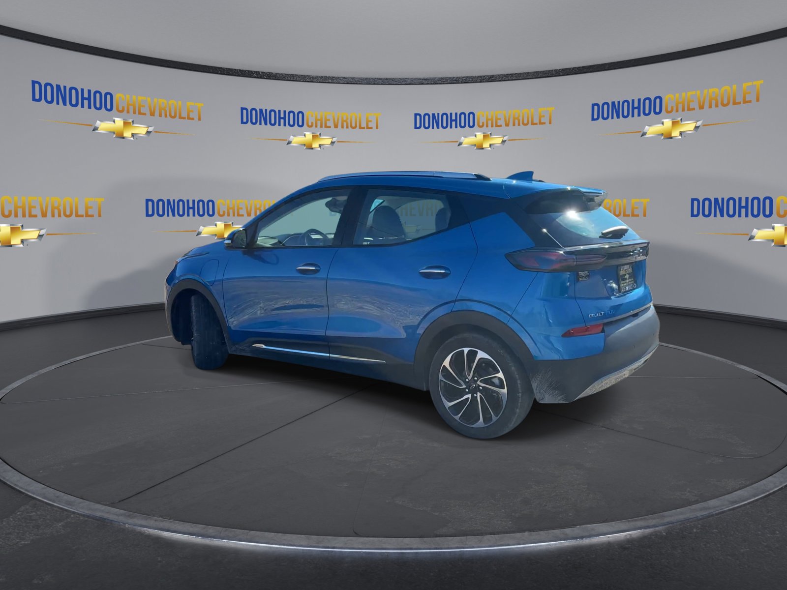 Used 2022 Chevrolet Bolt EUV Premier w/ Sun & Sound Package FWD image 6
