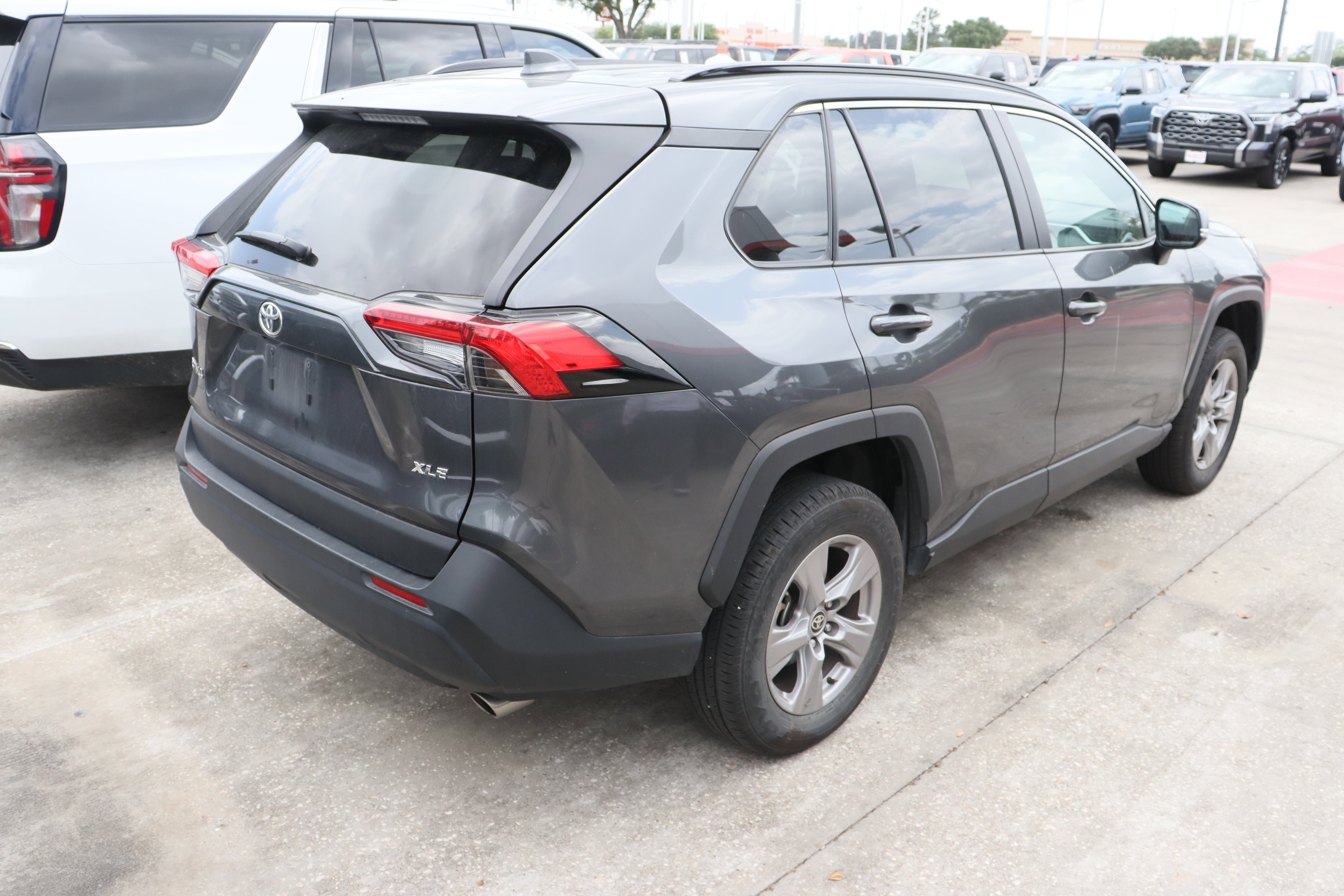 Used 2024 Toyota RAV4 XLE w/ Convenience Package image 9
