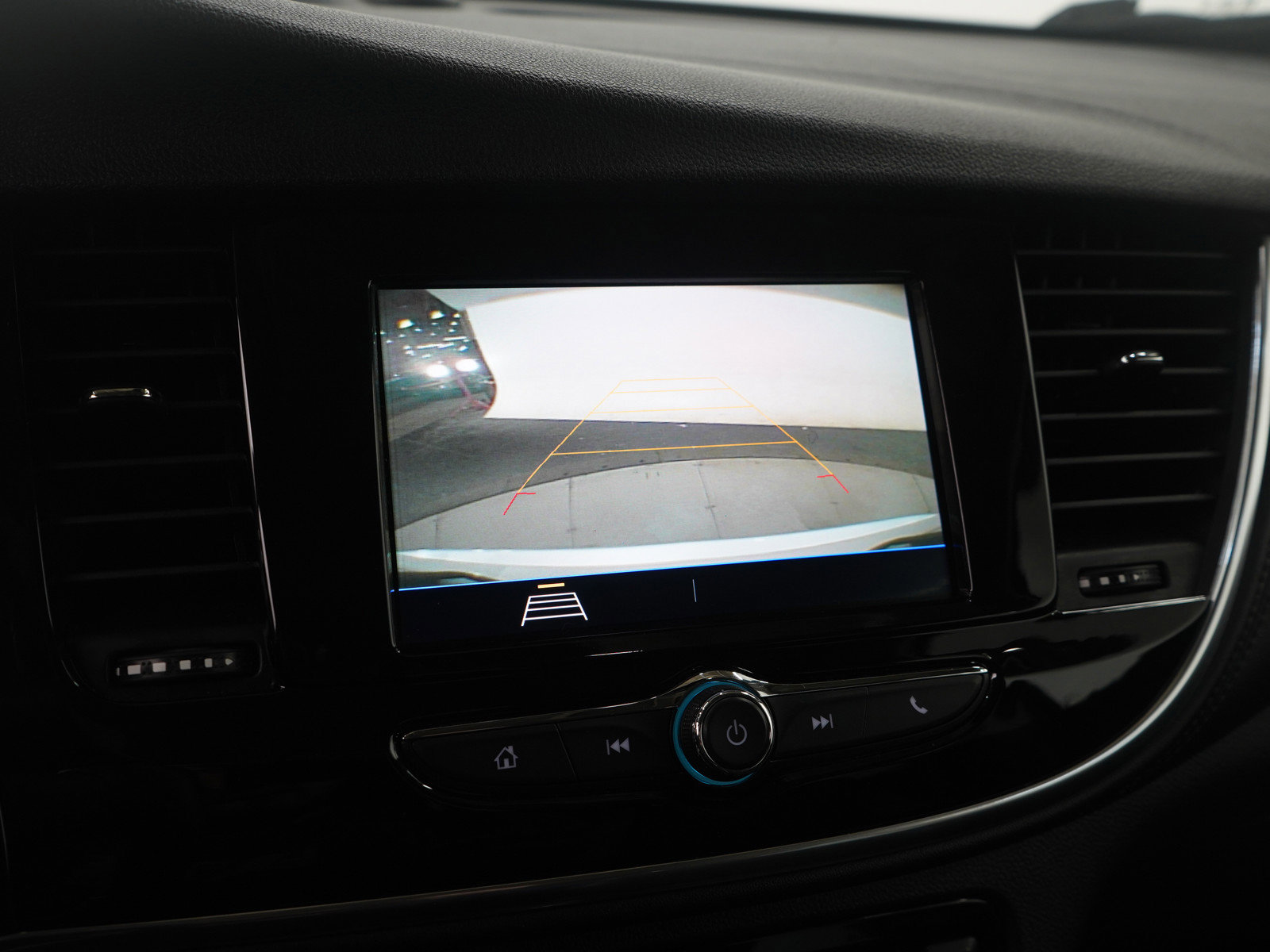 Used 2022 Buick Encore Preferred image 22