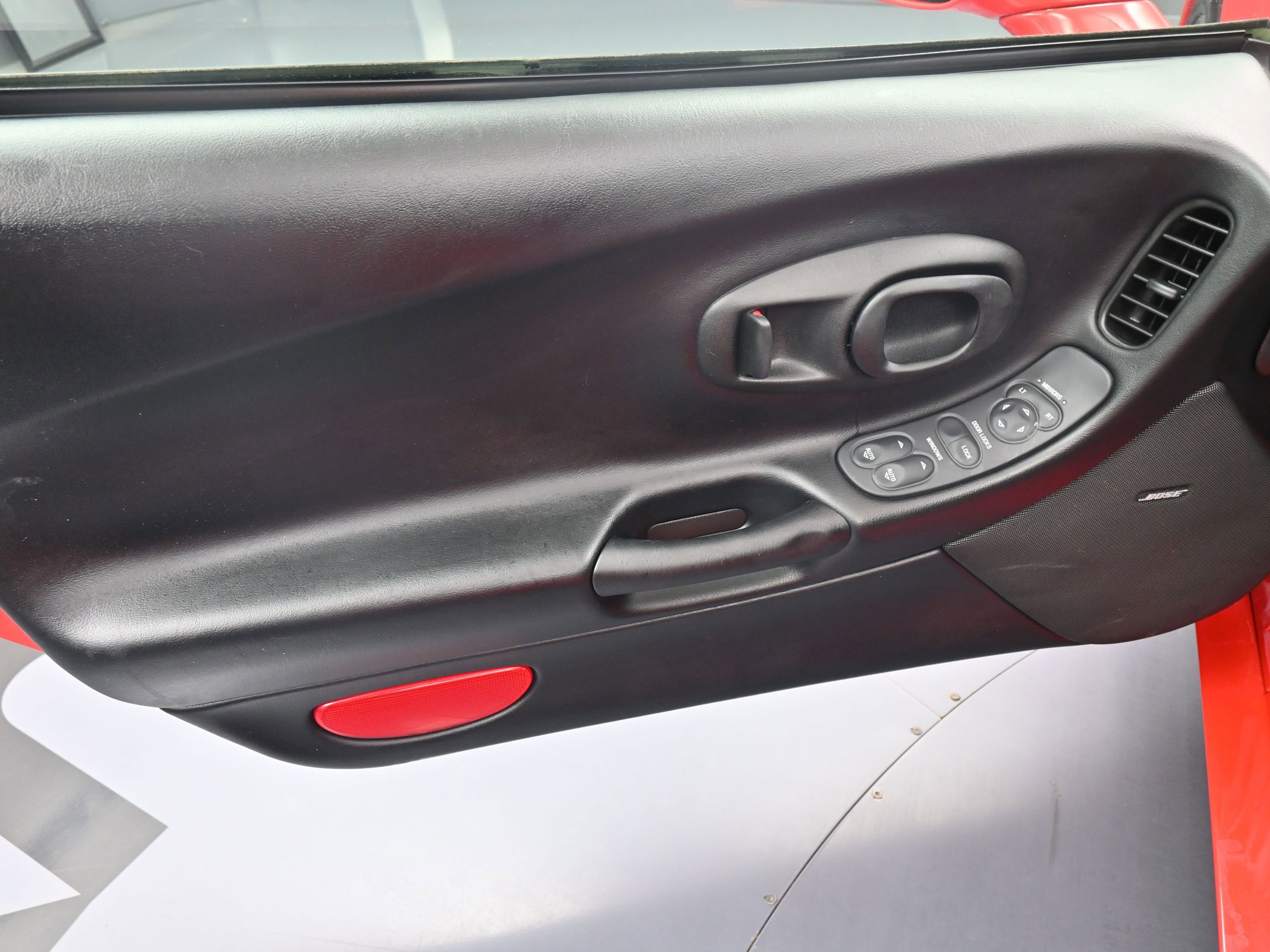 Used 2000 Chevrolet Corvette Coupe image 13