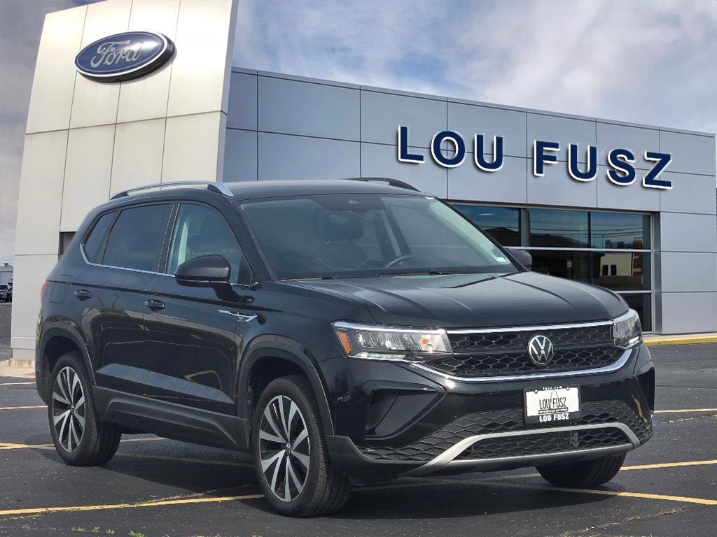 Used 2024 Volkswagen Taos SE w/ MDO Package