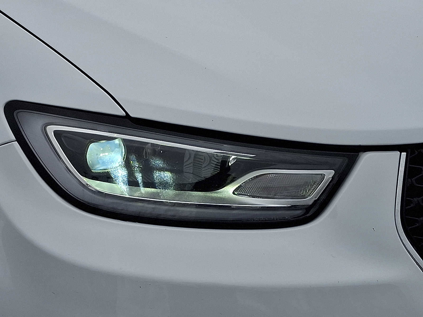 Used 2024 Chrysler Pacifica Touring-L image 9